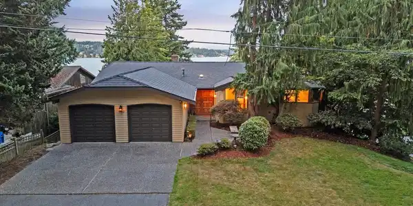 9742 49th NE
