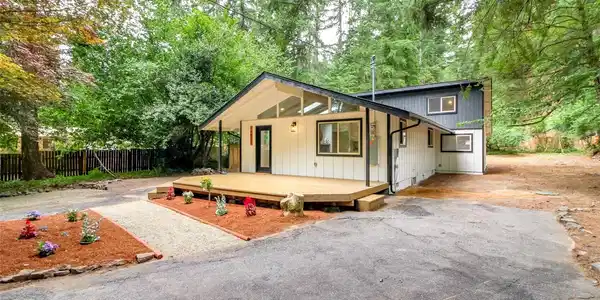 14605 Holiday NW