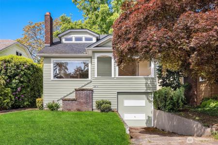 6813 17th NE