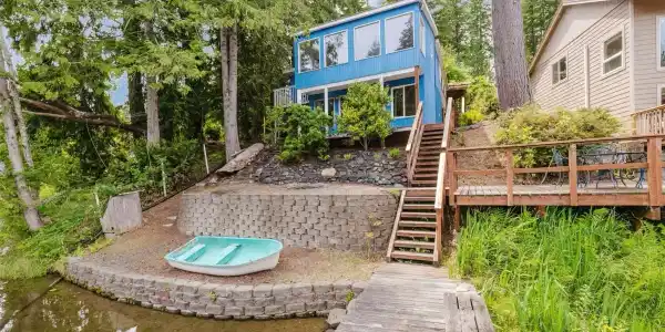 290 Lake Dr.