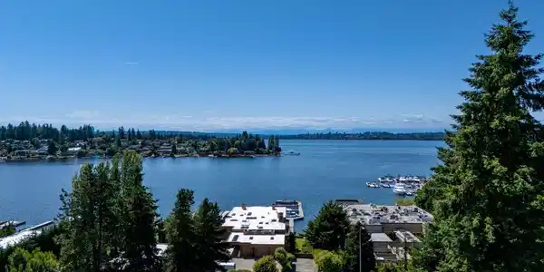 4816 Lake Washington NE