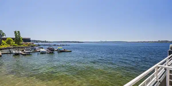 733 Lake S