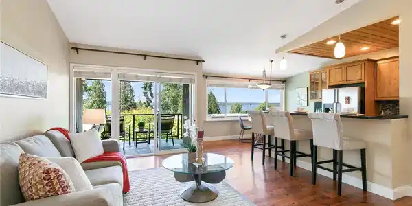 6714 Lake Washington NE