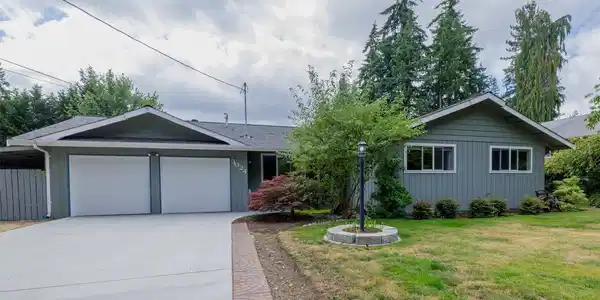 3024 Carpenter SE