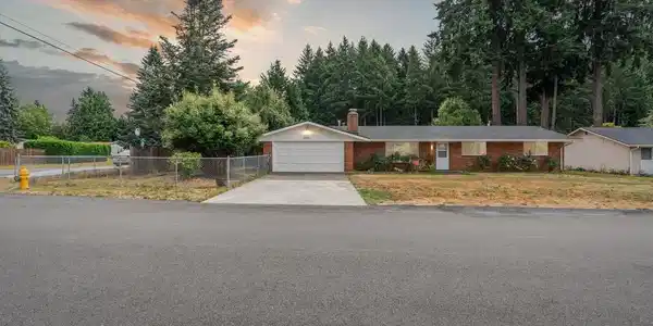 2598 25th SE