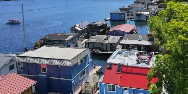 3110 Portage Bay E