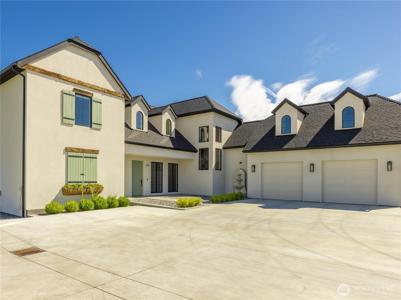 315 Pugsley NW