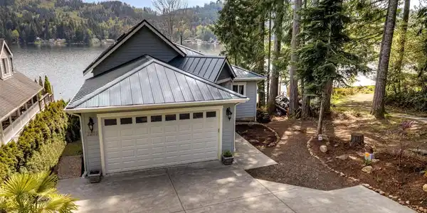 2203 Summit Lake Shore NW