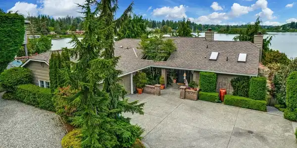 7129 Lake Ballinger Way