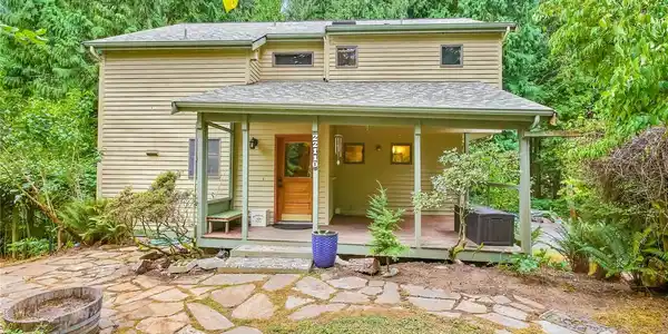22110 Lost Lake