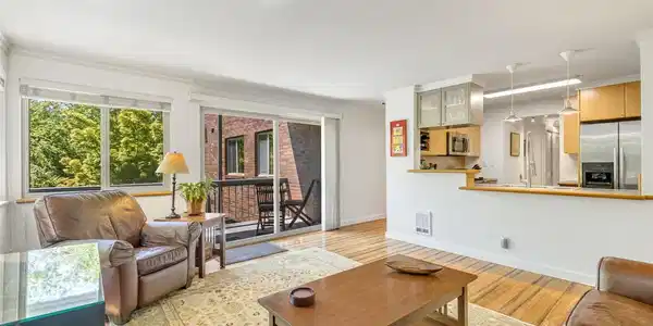 732 11th E