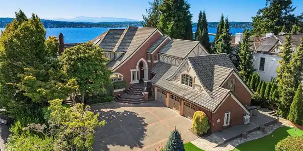 2307 Evergreen Point