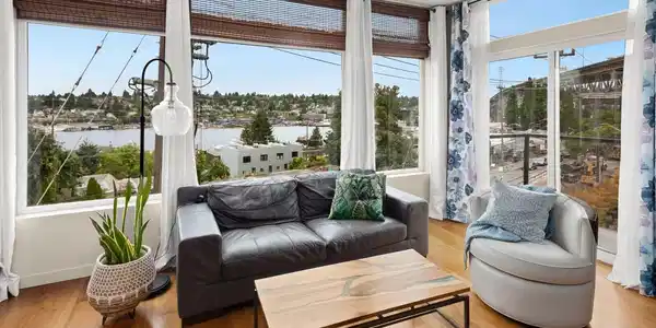 2960 Eastlake E