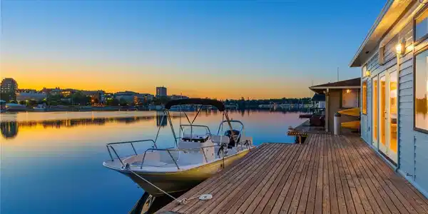3258 Portage Bay E