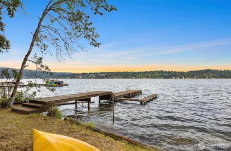 1711 Lake Sammamish SE