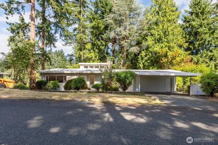 6323 Hillcrest SW
