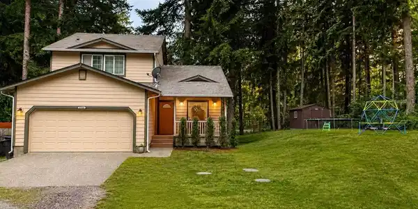 22143 Bluewater SE