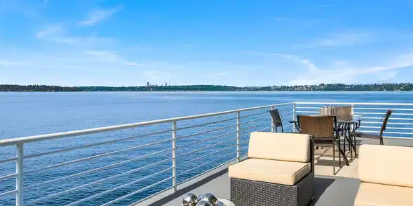 733 Lake S