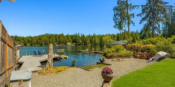 2301 SW Lake Roesiger