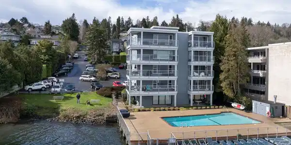 720 Lakeside S