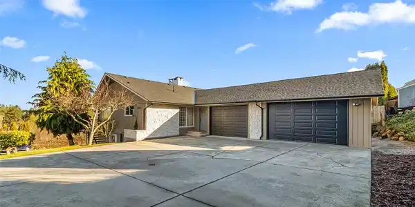10010 Lakemont