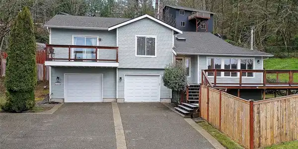 7239 Long Lake SE