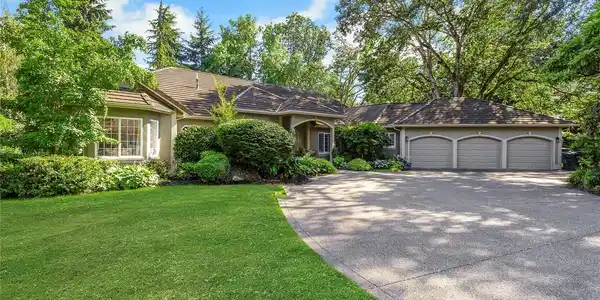75 Country Club Circle SW