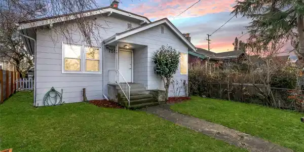 7514 9th NE