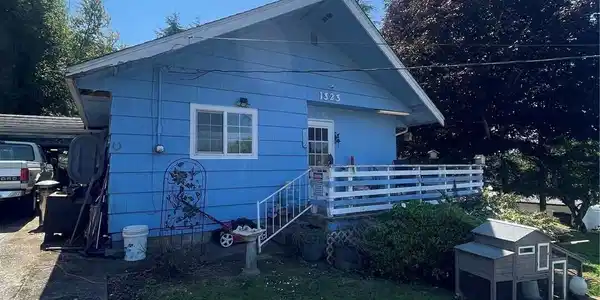 1323 Morris