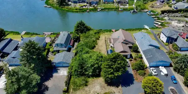 417 Duck Lake SE