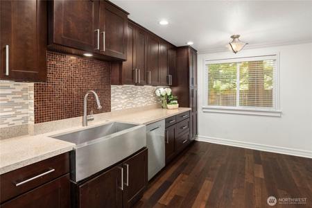 4316 Lake Sammamish SE