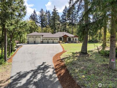 6120 Lake St Clair SE