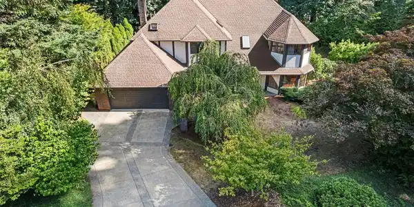7240 Twin Cedar SE