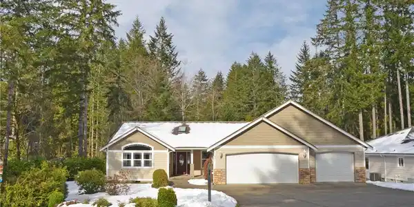 660 E Lakeshore Drive