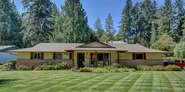 1665 Camelot SW