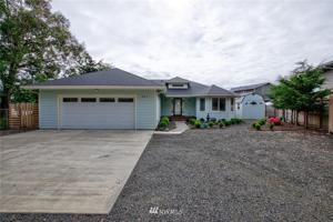 427 Lake View NE