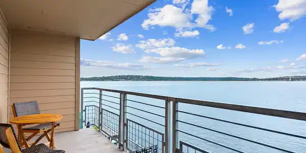 334 Lakeside S