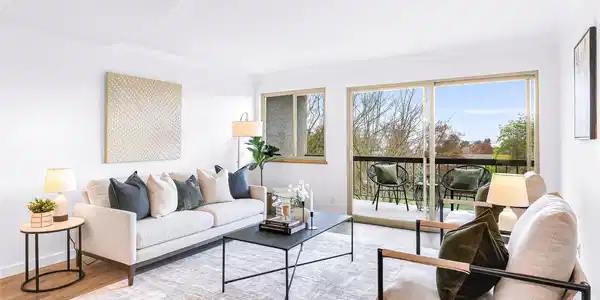 732 11th E