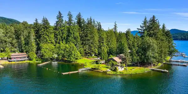 3169 Agate Bay