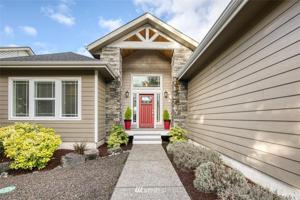 311 Lake View Loop NE