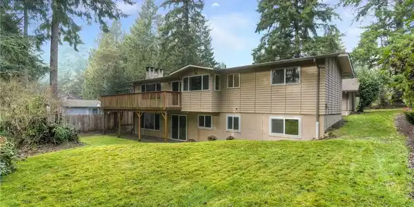 7023 Holmes Island SE