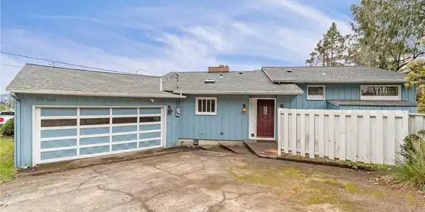 2203 Cedar