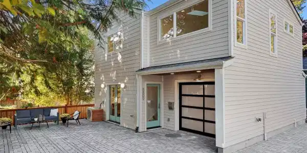 8809 12th NE