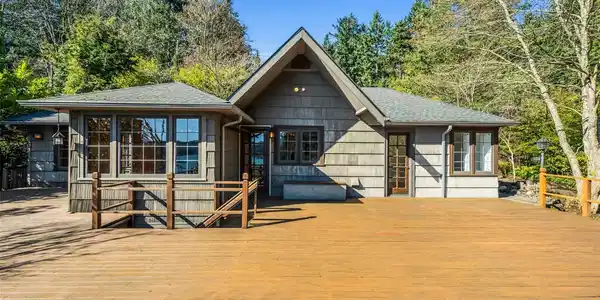 4514 Ferncroft