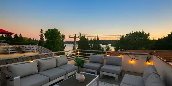 7700 Green Lake N