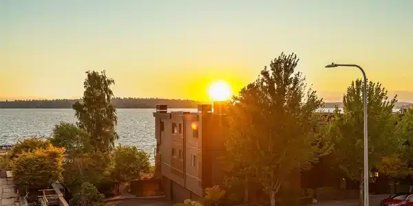832 Lake S