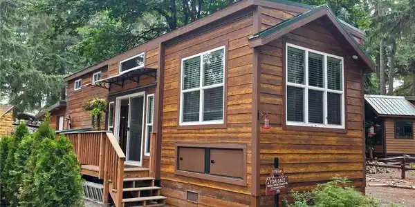 1546 Reservation SE