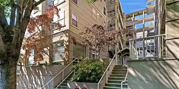 E Howell Street