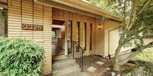 3325 107th SE