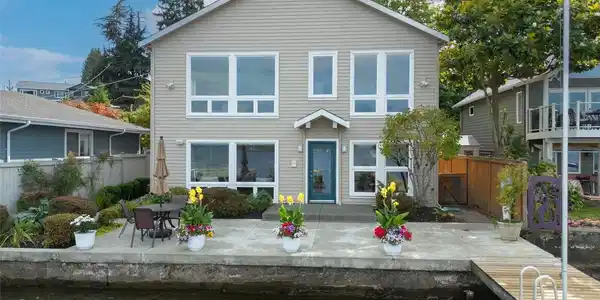 11204 Rainier S